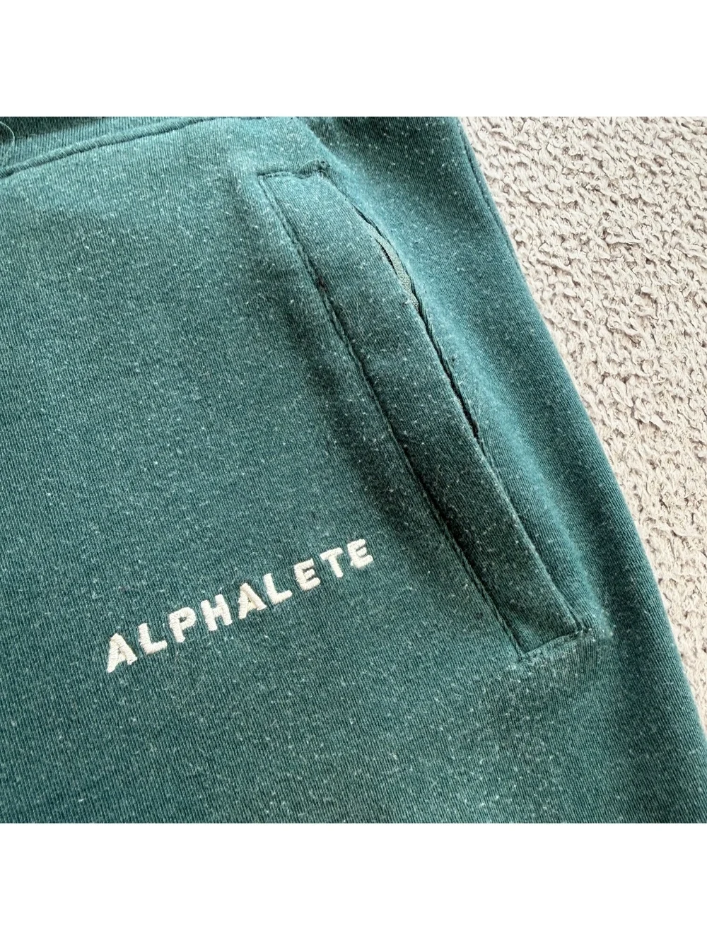 Alphalete Mens M Short Green Premium Joggers Sweatpants Athletic Gym Fitness 27